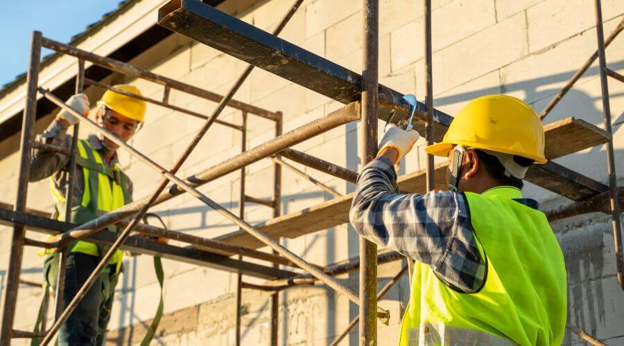 Expert Emergency Roof Repairs services in Dowling, MI